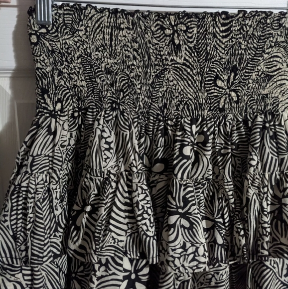 White Rice Cream Black Batik Print Tiere Mini Skirt M Boho Travel Resort Unique - Picture 2 of 5